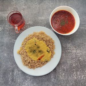 Dieta łatwostrawna  Barszcz czerwony z ziemniakami Ryż na sypko Sos z tofu i warzywami do risotto dieta Kompot owocowy z jabłkami